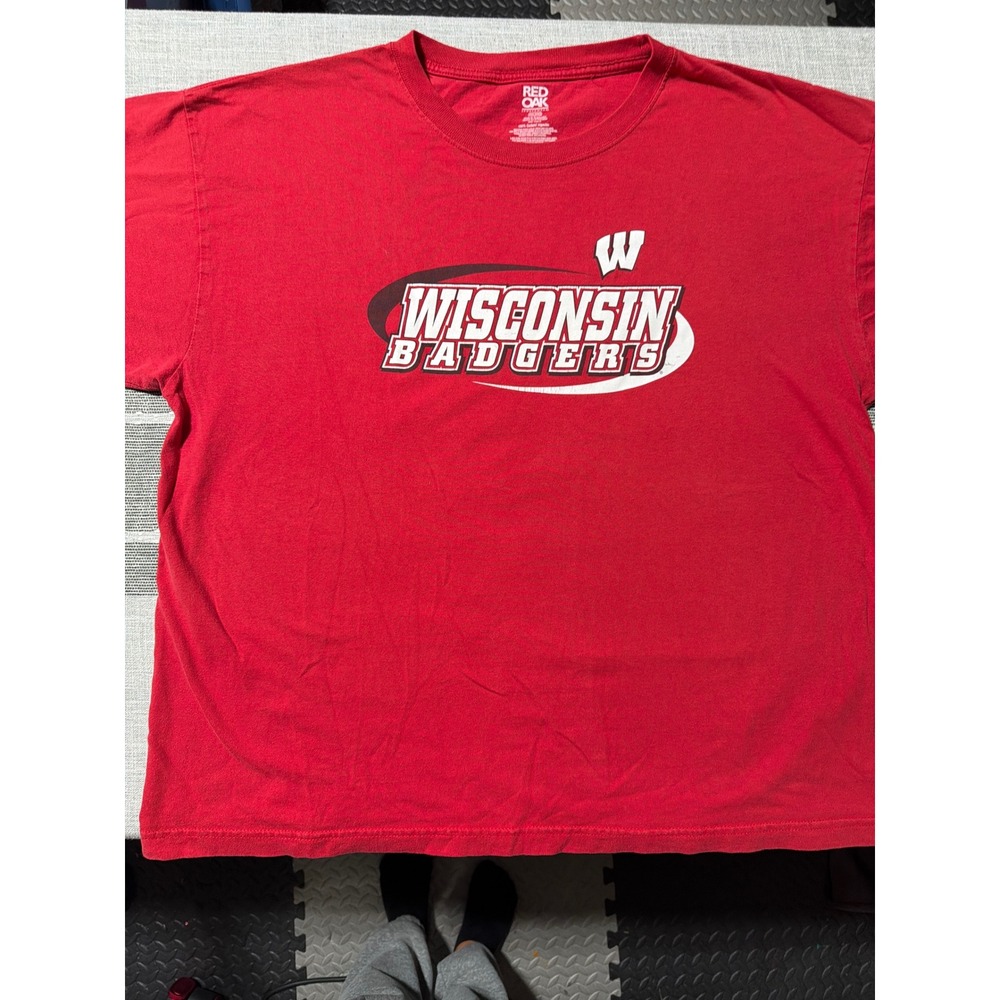 Red Oak Wisconsin Badgers Mens XXL Red Graphic T-Shirt NCAA vintage